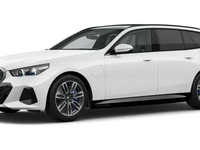 Gebraucht BMW 550e Comfort Edition 489 PS (359 kW) 2026 Weiß Kombi