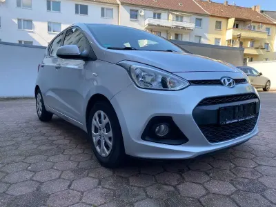 Gebraucht Hyundai i10 Classic 67 PS (49 kW) 2015 Silber Kleinwagen