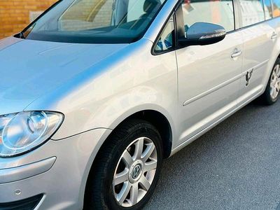 Grau Gebraucht 2010 VW Touran Van / Kleinbus | 3.900 € (Guter Preis)