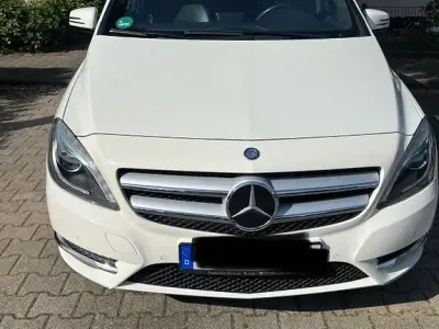 Gebraucht Mercedes B180 122 PS (89 kW) 2013 Weiß Van / Kleinbus