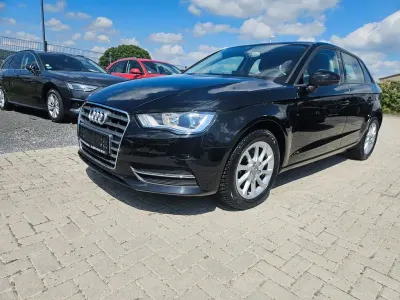 Gebraucht Audi A3 Attraction 110 PS (80 kW) 2014 Schwarz Limousine