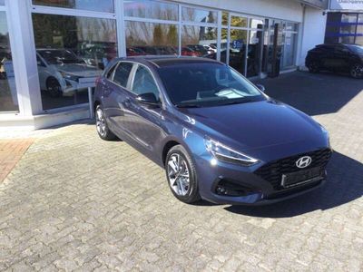 Neu Hyundai i30 Advantage 101 PS (74 kW) 2025 Blau Limousine