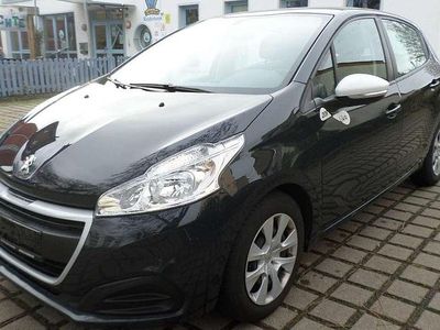 Grau Gebraucht 2018 Peugeot 208 Kleinwagen | 6.300 € (Fairer Preis)
