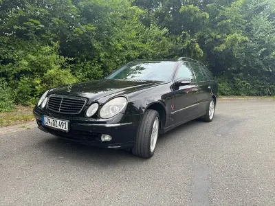 Gebraucht Mercedes E240 Avantgarde 177 PS (130 kW) 2003 Schwarz Limousine