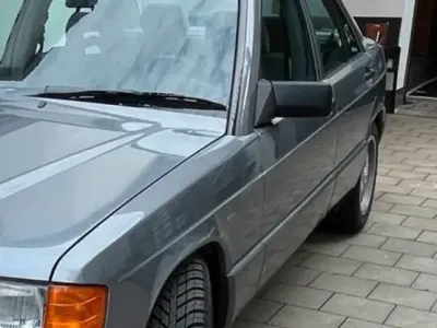 Gebraucht Mercedes 190 122 PS (89 kW) 1989 Grau Limousine