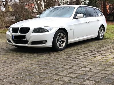 Gebraucht BMW 320 177 PS (130 kW) 2009 Weiß Kombi