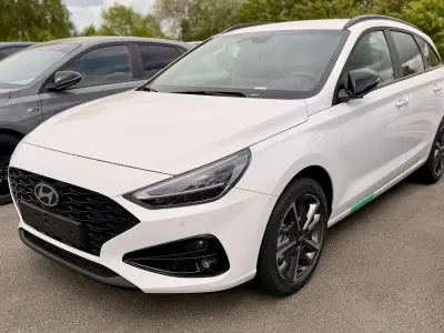 Neu Hyundai i30 140 PS (102 kW) 2025 Serenity white Kombi