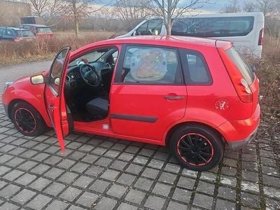 Gebraucht Ford Fiesta 59 PS (43 kW) 2006 Rot Kleinwagen
