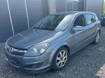 Gebraucht Opel Astra Sport 110 PS (80 kW) 2008 Moonlandgrau m2 Limousine