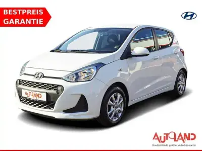 Gebraucht Hyundai i10 Trend 67 PS (49 kW) 2019 Weiß Kleinwagen