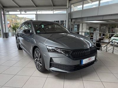 Grau Gebraucht 2024 Skoda Octavia SportLine Kombi | 38.900 €