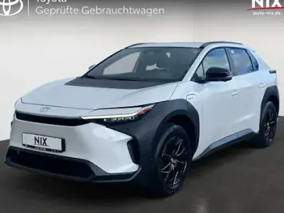 Gebraucht Toyota bZ4X Team 164 kW (224 PS) 2024 Platinumweiß perleffekt SUV
