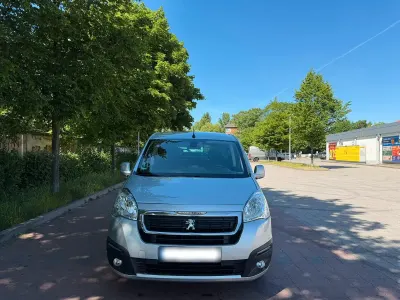 Gebraucht Peugeot Partner 120 PS (88 kW) 2018 Silber Van / Kleinbus
