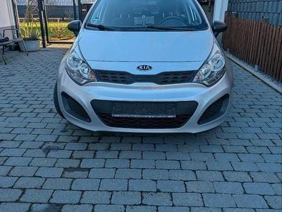 Gebraucht Kia Rio Silver 84 PS (61 kW) 2012 Silber Kleinwagen