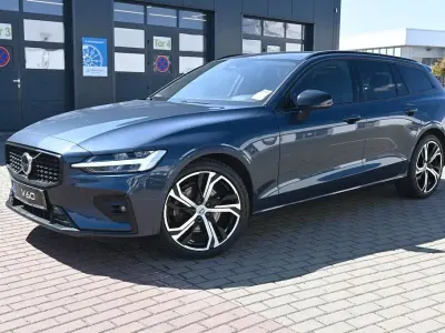 Gebraucht Volvo V60 Plus 197 PS (144 kW) 2022 Blau Kombi