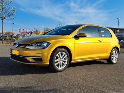 Gelb Gebraucht 2018 VW Golf Comfortline Limousine | 12.200 € (Guter Preis)