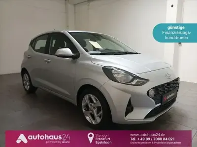 Gebraucht Hyundai i10 Trend 67 PS (49 kW) 2023 Silber Kleinwagen