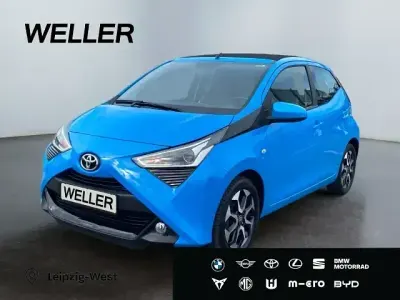 Gebraucht Toyota Aygo x-sky 72 PS (52 kW) 2018 Blau Kleinwagen