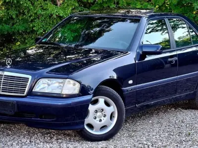 Używany Mercedes C180 122 KM (89 kW) 1999 Niebieski Sedan/Limuzyna