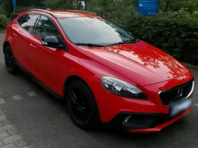 Gebraucht Volvo V40 113 PS (83 kW) 2013 Rot Coupé