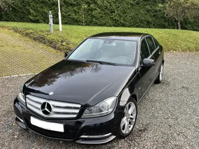 Gebraucht Mercedes C180 156 PS (114 kW) 2011 Schwarz Limousine