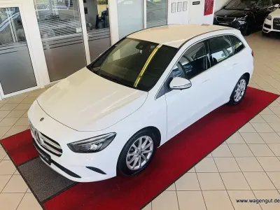 Gebraucht Mercedes B180 136 PS (100 kW) 2019 Weiß Kleinwagen