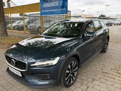Gebraucht Volvo V60 CC Ultimate 197 PS (144 kW) 2023 Blau Kombi