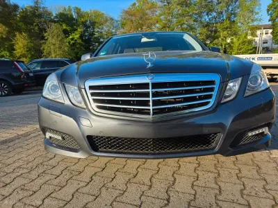 Gebraucht Mercedes E200 Avantgarde 184 PS (135 kW) 2009 Blau Limousine