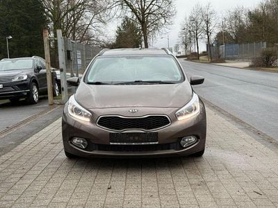 Gebraucht Kia Ceed FIFA World Cup Edition 128 PS (94 kW) 2014 Beige Kleinwagen