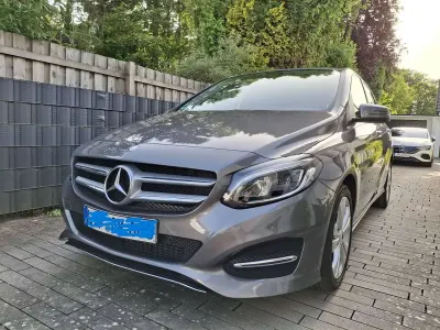 Gebraucht Mercedes B180 122 PS (89 kW) 2015 Grau Van / Kleinbus