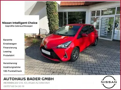 Gebraucht Toyota Yaris Comfort 111 PS (81 kW) 2017 Rot Limousine