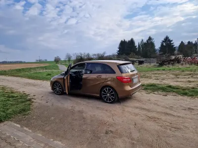 Używany Mercedes B250 210 KM (154 kW) 2013 Złoty Minivan