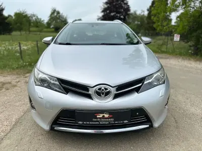 Gebraucht Toyota Auris Touring Sports 124 PS (91 kW) 2015 Silver metallic Kombi