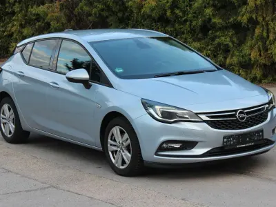 Gebraucht Opel Astra Active 105 PS (77 kW) 2016 Silber Limousine