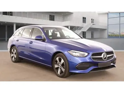 Używany Mercedes C300e 313 KM (230 kW) 2023 Niebieski Kombi