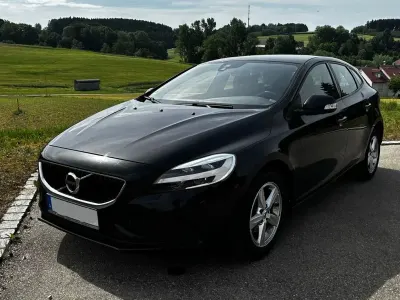 Gebraucht Volvo V40 Kinetic 120 PS (88 kW) 2017 Schwarz Limousine