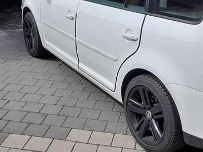 Gebraucht 2010 VW Touran Highline Van / Kleinbus | 3.499 €