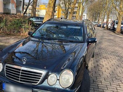 Gebraucht Mercedes E220 Avantgarde 143 PS (105 kW) 2002 Blau Kombi