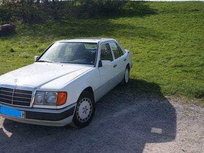 Gebraucht Mercedes E230 132 PS (97 kW) 1990 Weiß Limousine