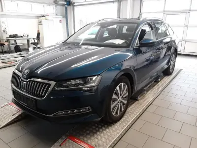 Gebraucht Skoda Superb 150 PS (110 kW) 2022 Blau Kombi