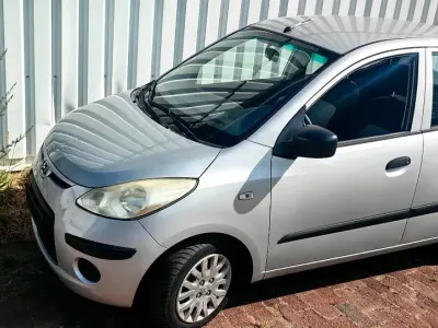 Gebraucht Hyundai i10 66 PS (48 kW) 2009 Silber Kleinwagen