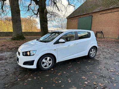 Weiß Gebraucht 2011 Chevrolet Aveo Kleinwagen | 3.600 € (Etwas zu teuer)