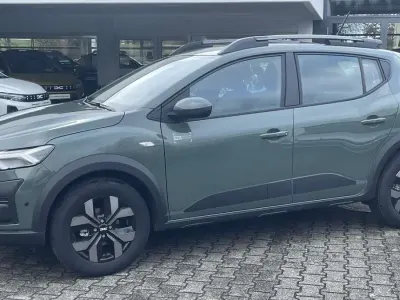Neu Dacia Sandero Expression 91 PS (66 kW) 2025 Safarigrüngrau Limousine