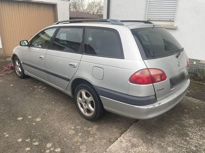 Second-hand Toyota Avensis 105 CP (77 kW) 2001 Argintiu Break