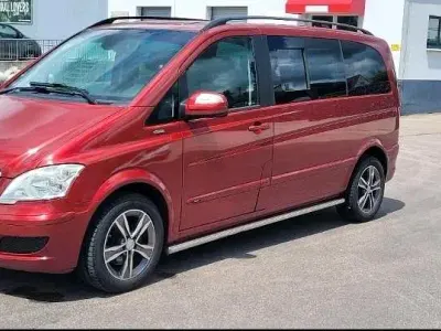 Gebraucht Mercedes Viano 224 PS (164 kW) 2011 Rot Van / Kleinbus