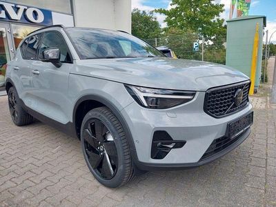 Neu Volvo XC40 Plus 163 PS (119 kW) 2025 Grau SUV