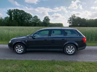 Gebraucht Audi A4 131 PS (96 kW) 2001 Schwarz Kombi