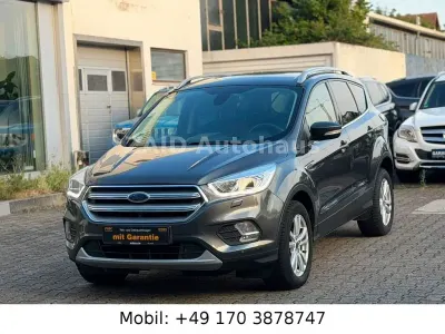 Gebraucht Ford Kuga Titanium 150 PS (110 kW) 2018 Grau SUV