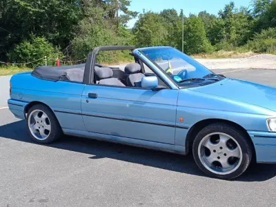 Gebraucht Ford Escort Cabriolet 105 PS (77 kW) 1992 Blau Cabrio