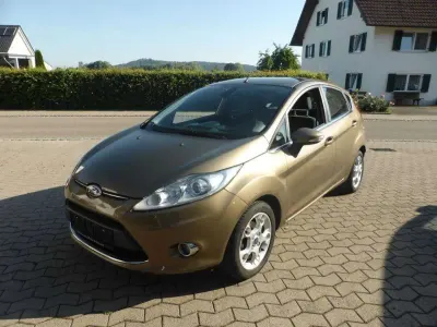 Gebraucht Ford Fiesta Titanium 97 PS (71 kW) 2012 Castanobraun metallic Kleinwagen